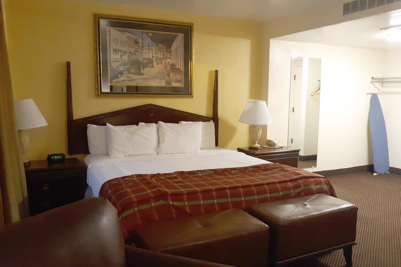Mclure Hotel Вілінг Екстер'єр фото