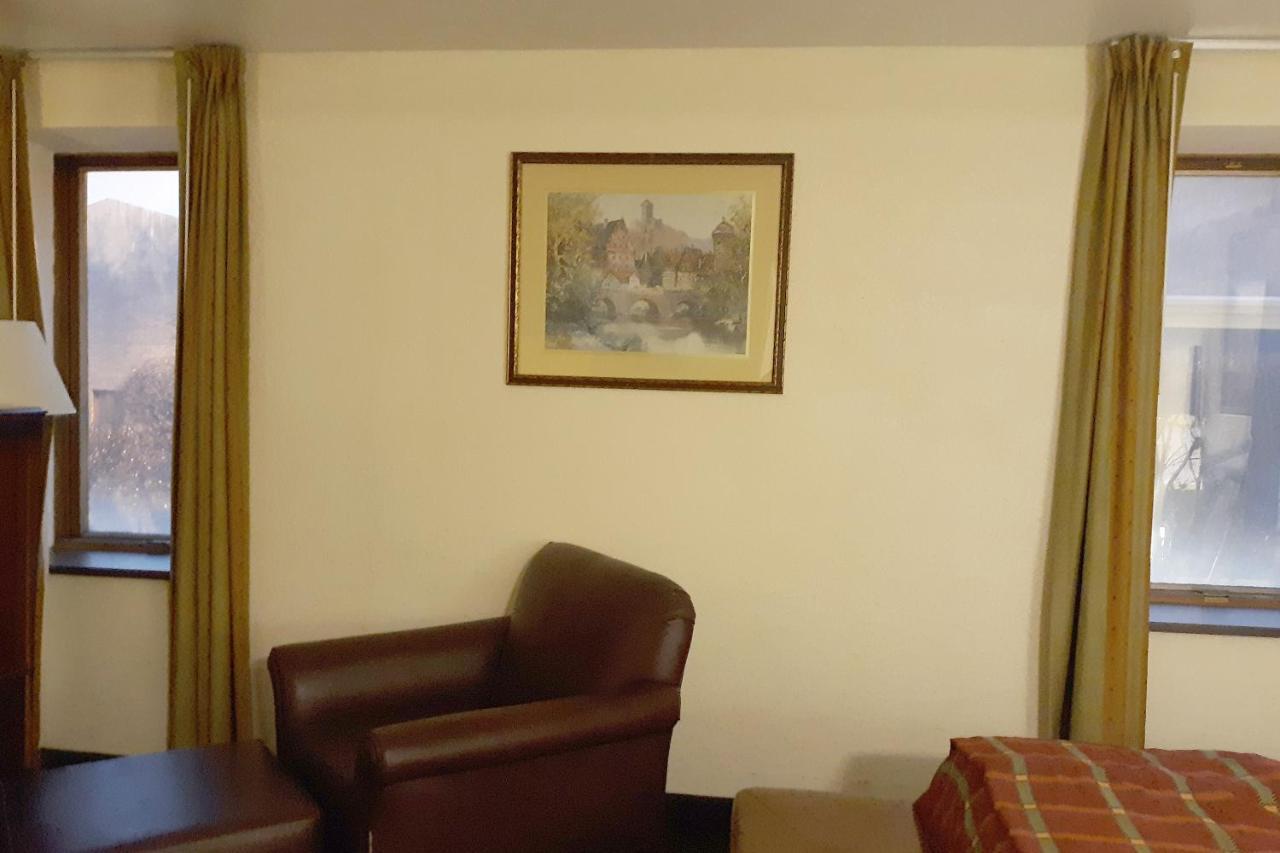 Mclure Hotel Вілінг Екстер'єр фото